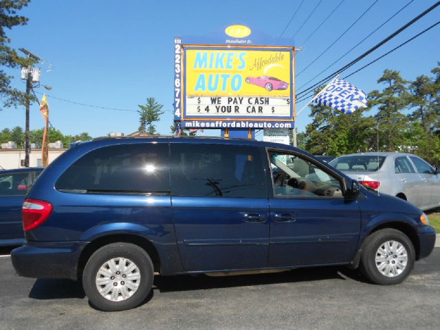 2006 Chrysler Town and Country Elk Conversion Van