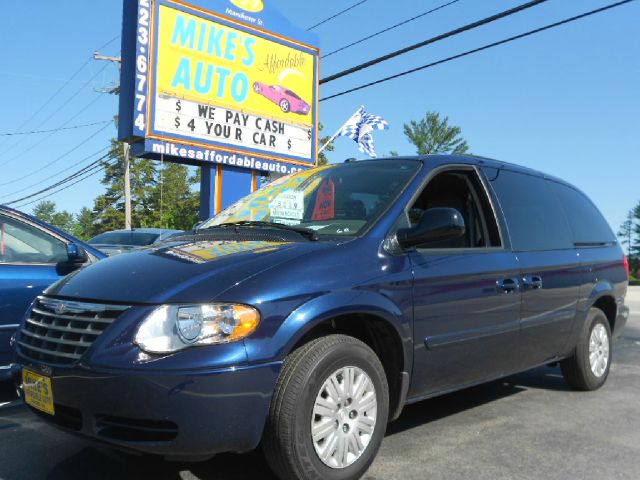 2006 Chrysler Town and Country Elk Conversion Van