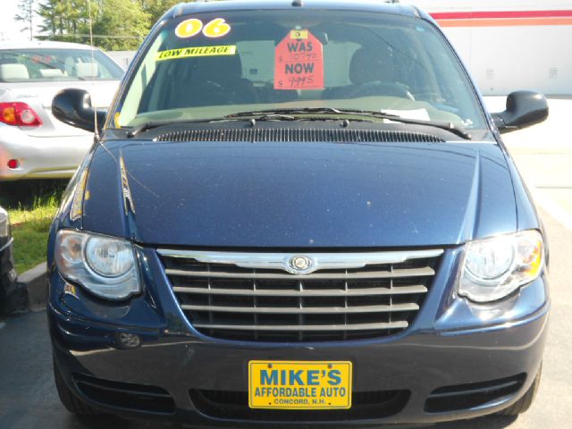 2006 Chrysler Town and Country Elk Conversion Van