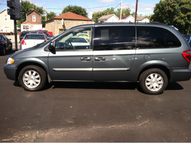 2006 Chrysler Town and Country 3.5