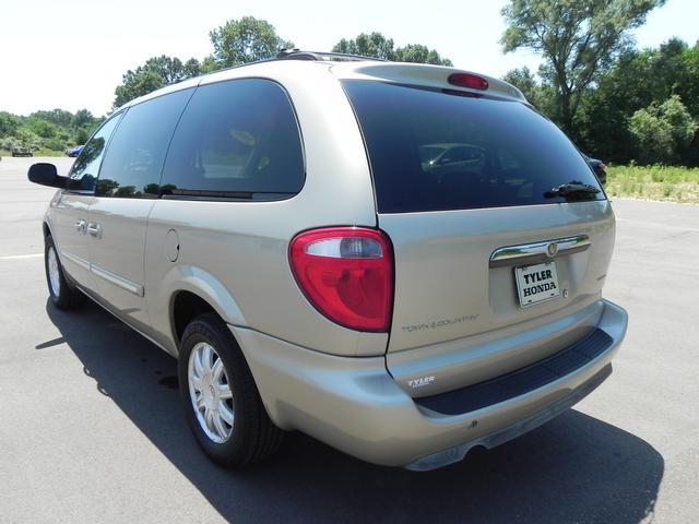 2006 Chrysler Town and Country 3.5