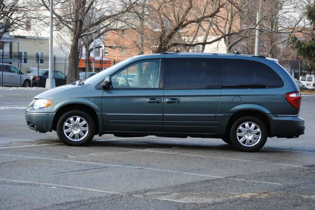 2006 Chrysler Town and Country SLT 25