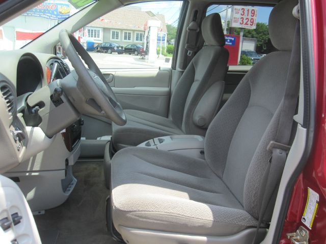 2006 Chrysler Town and Country Base