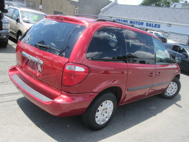 2006 Chrysler Town and Country Base