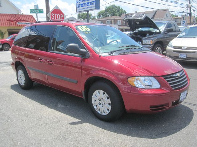 2006 Chrysler Town and Country Base