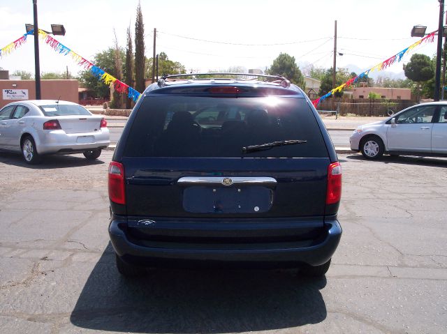 2006 Chrysler Town and Country Base