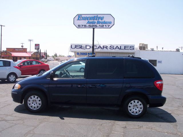 2006 Chrysler Town and Country Base