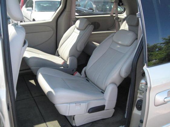 2006 Chrysler Town and Country 3.5