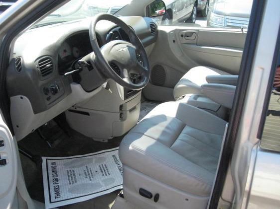 2006 Chrysler Town and Country 3.5