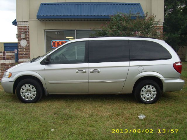 2006 Chrysler Town and Country Elk Conversion Van