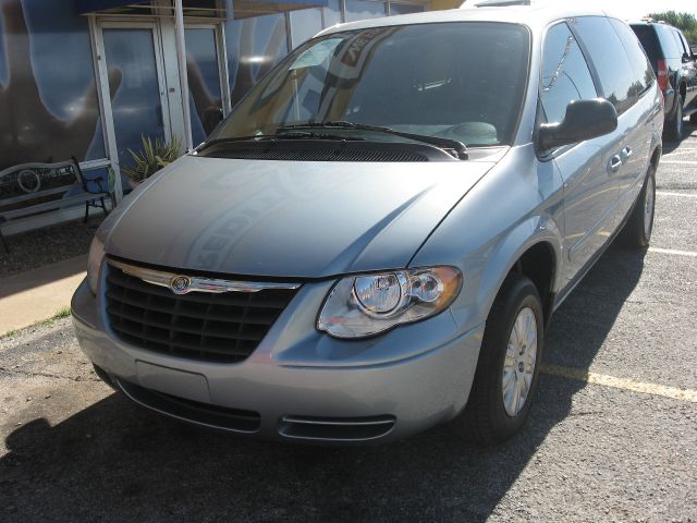 2006 Chrysler Town and Country Elk Conversion Van