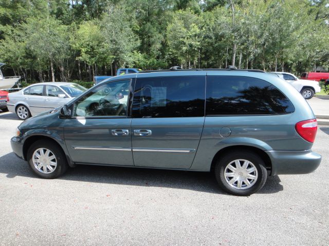 2006 Chrysler Town and Country 3.5