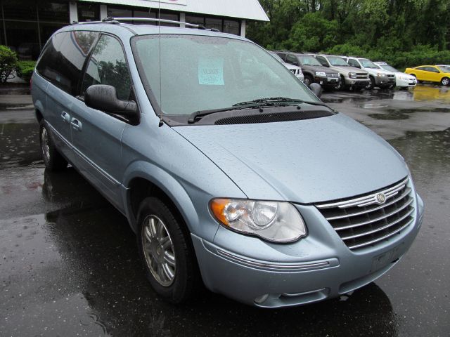 2006 Chrysler Town and Country SLT 25