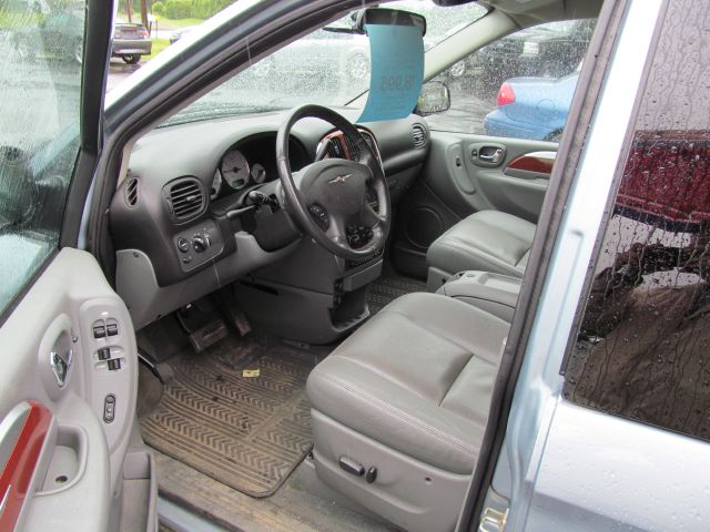 2006 Chrysler Town and Country SLT 25