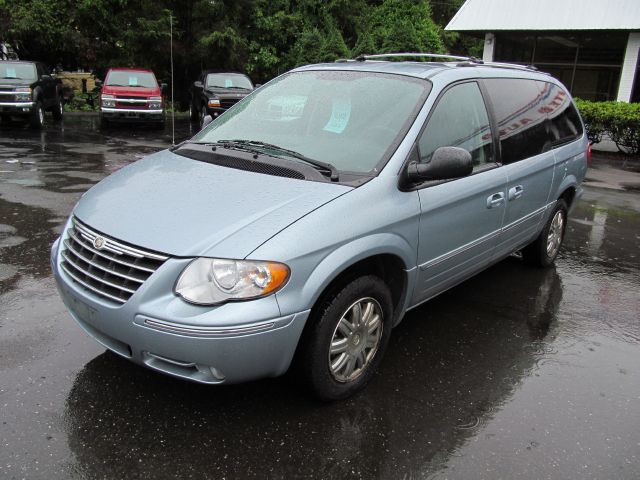 2006 Chrysler Town and Country SLT 25