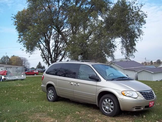 2006 Chrysler Town and Country SLT 25