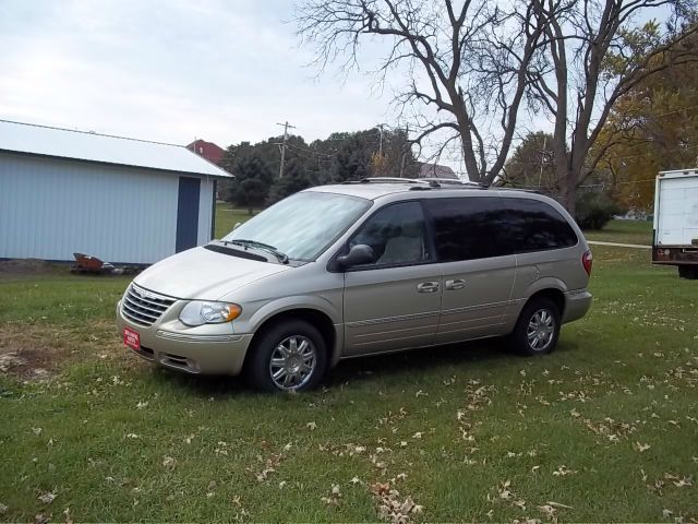 2006 Chrysler Town and Country SLT 25