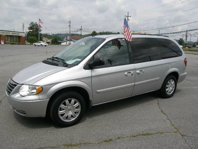 2006 Chrysler Town and Country 3.5