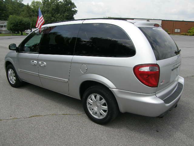 2006 Chrysler Town and Country 3.5