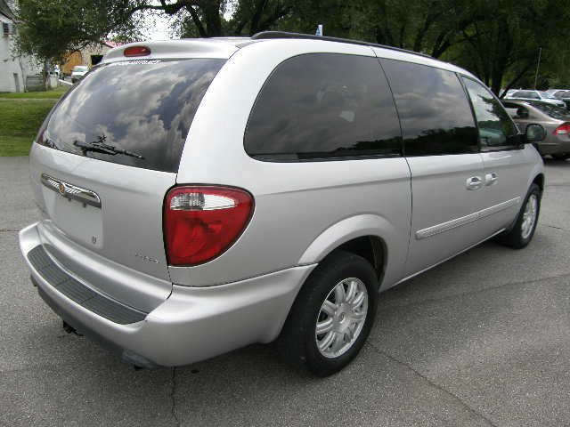 2006 Chrysler Town and Country 3.5