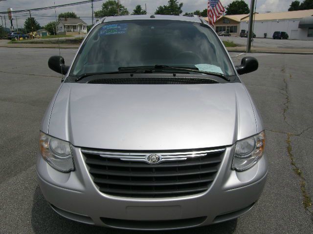 2006 Chrysler Town and Country 3.5