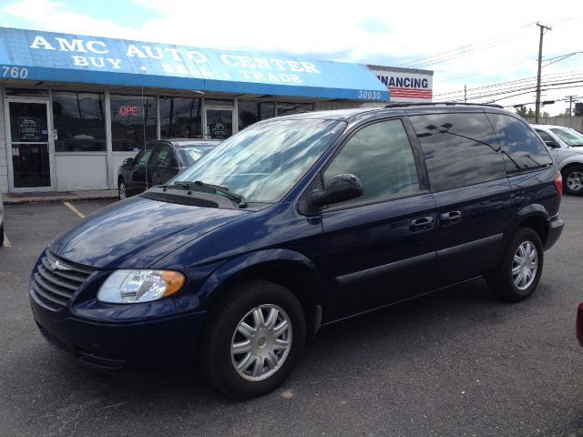 2006 Chrysler Town and Country Base