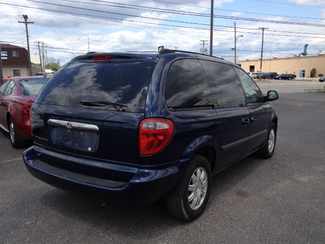 2006 Chrysler Town and Country Base