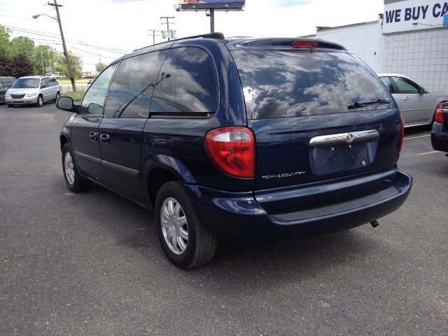 2006 Chrysler Town and Country Base