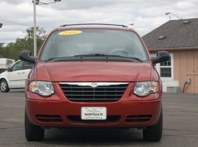 2006 Chrysler Town and Country 3.5