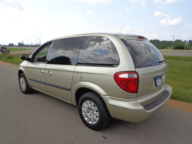 2006 Chrysler Town and Country Base