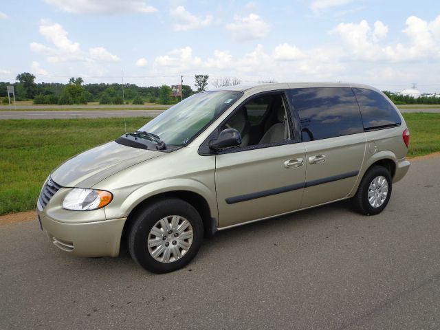 2006 Chrysler Town and Country Base