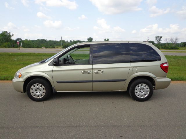 2006 Chrysler Town and Country Base