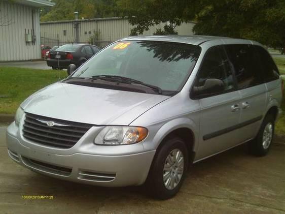 2006 Chrysler Town and Country Base