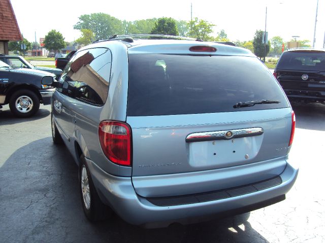 2006 Chrysler Town and Country 3.5