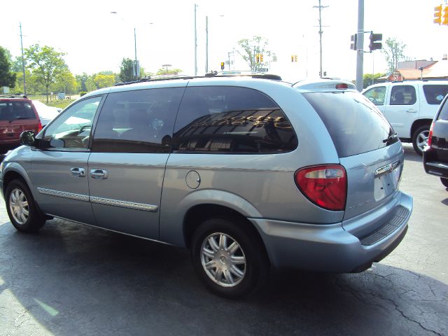 2006 Chrysler Town and Country 3.5