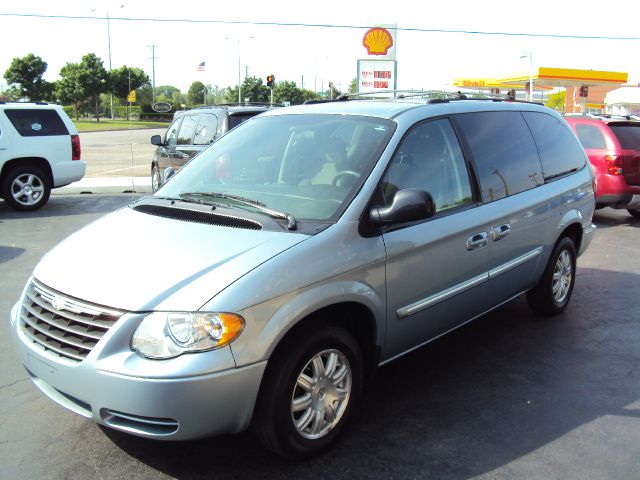 2006 Chrysler Town and Country 3.5