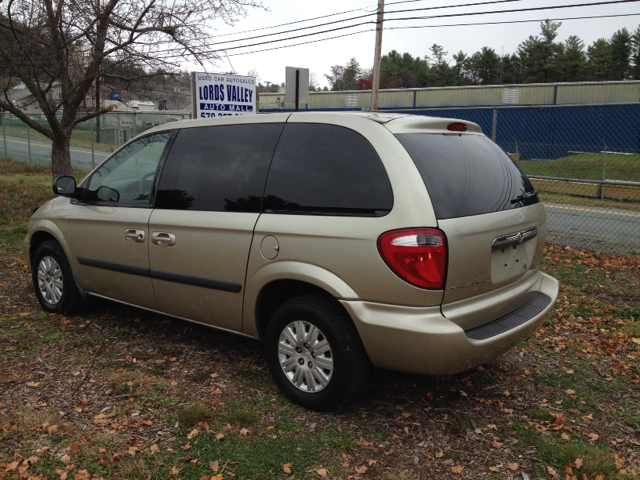 2006 Chrysler Town and Country Base