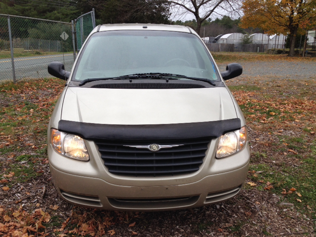 2006 Chrysler Town and Country Base