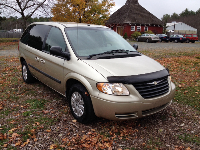 2006 Chrysler Town and Country Base