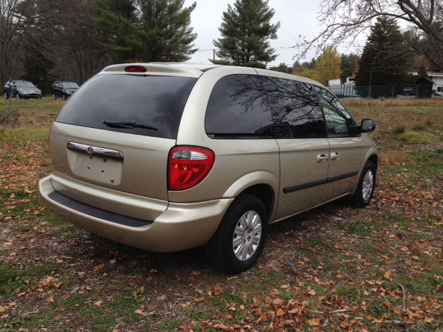 2006 Chrysler Town and Country Base