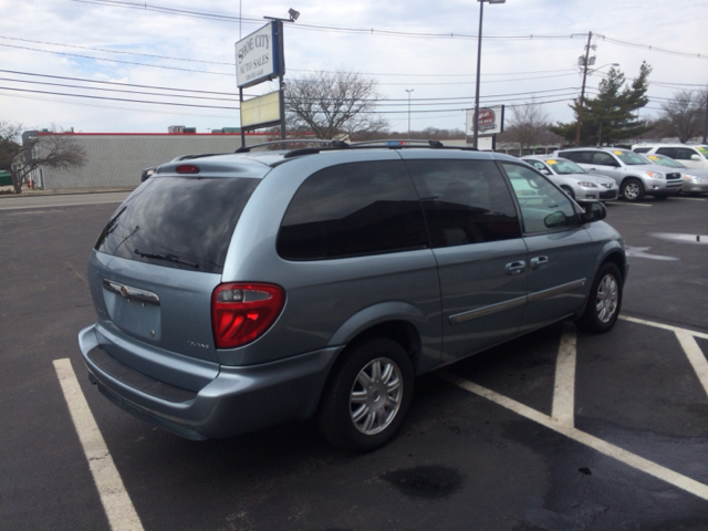 2006 Chrysler Town and Country 3.5