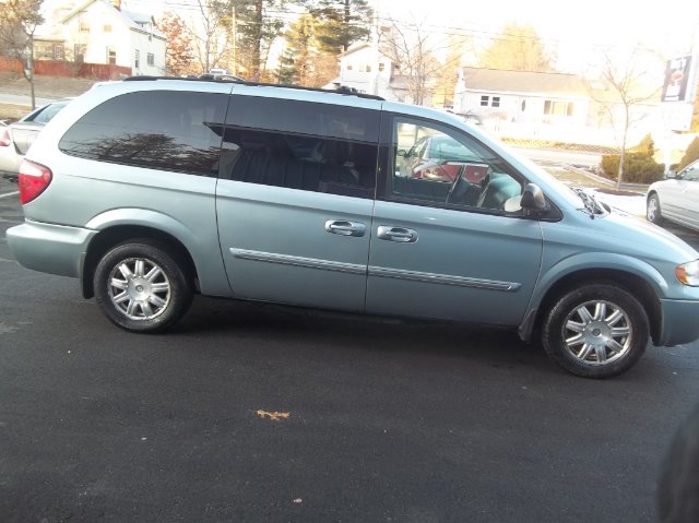 2006 Chrysler Town and Country 3.5