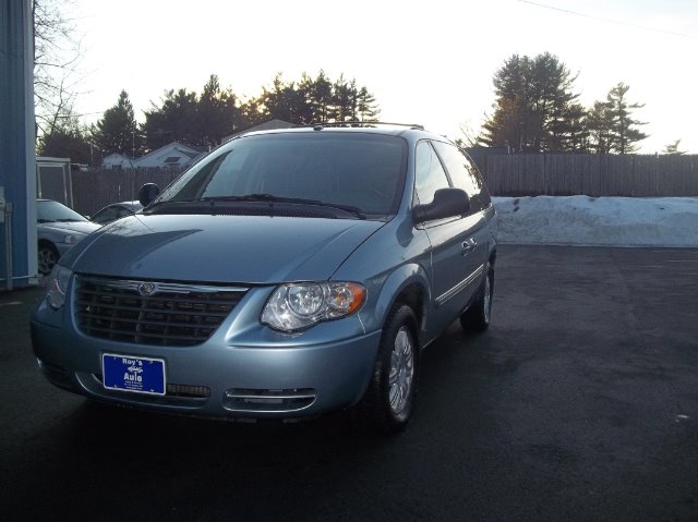 2006 Chrysler Town and Country 3.5