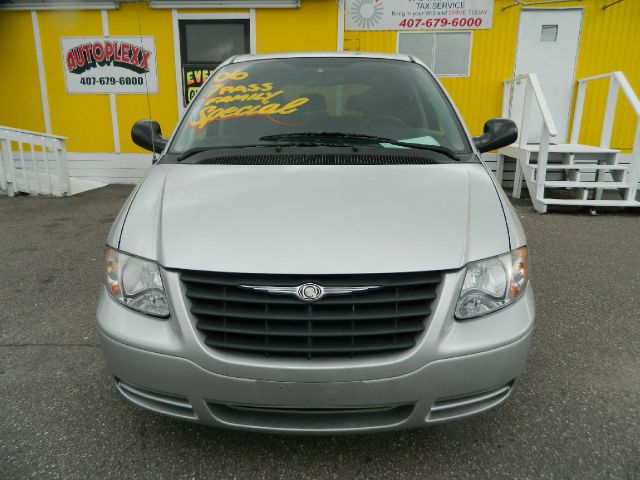 2006 Chrysler Town and Country Unknown