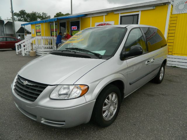 2006 Chrysler Town and Country Unknown