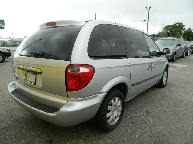 2006 Chrysler Town and Country Unknown