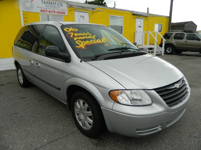 2006 Chrysler Town and Country Unknown