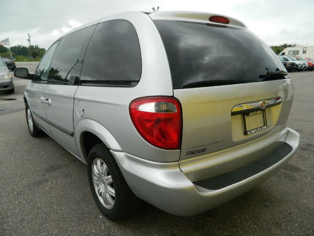 2006 Chrysler Town and Country Unknown