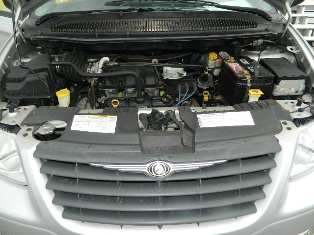 2006 Chrysler Town and Country Unknown