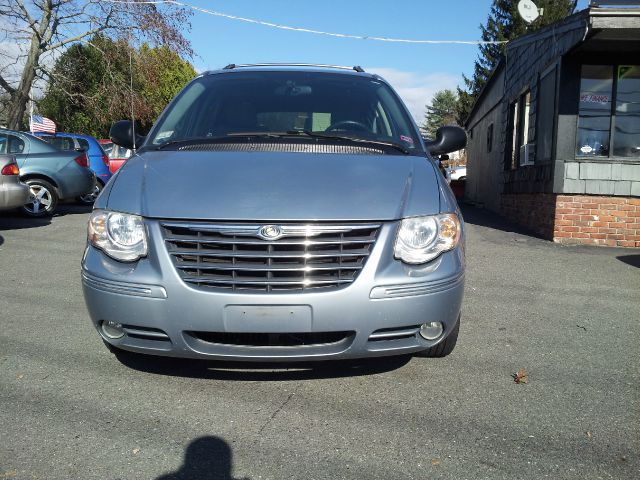 2006 Chrysler Town and Country SLT 25